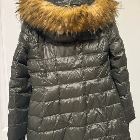 S13 Brand Women's Olive Green Puffer Jacket with Faux Fur Hood - Picture 6 of 7